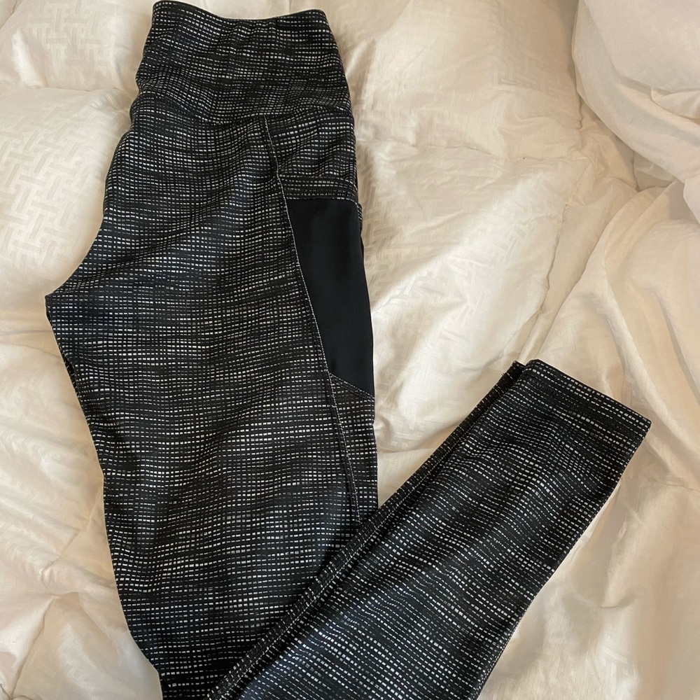 Black and white glyder leggings